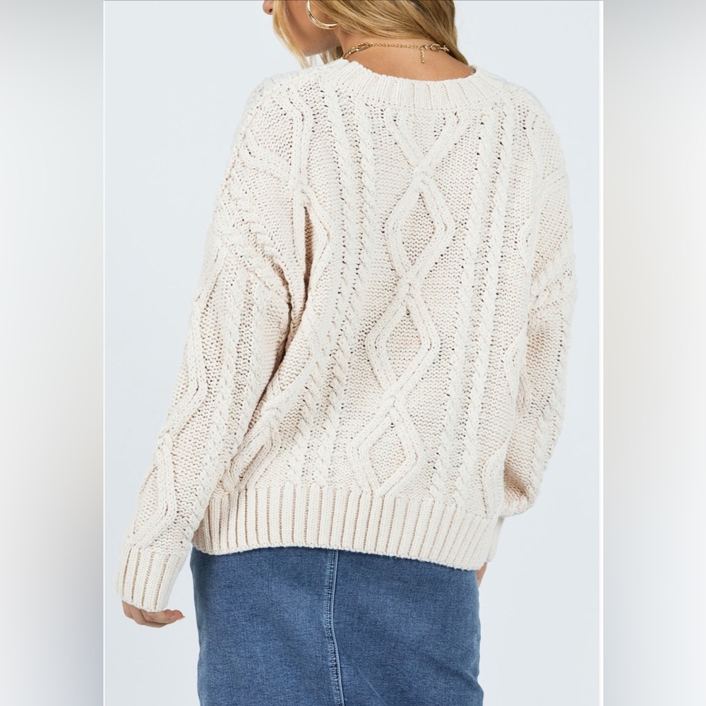 Cable Knit Oversized Cream Sweater EUC❤️ - Picture 4 of 14